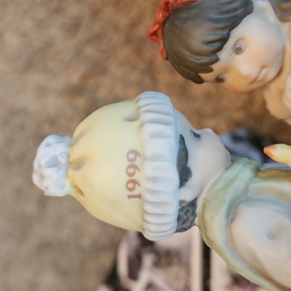 Vintage 1999 Kim Anderson Pretty As A Picture - Let Me Light Your Way figurine - Picture 6 of 9